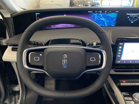 Used 2026 Lincoln Nautilus Reserve image 18