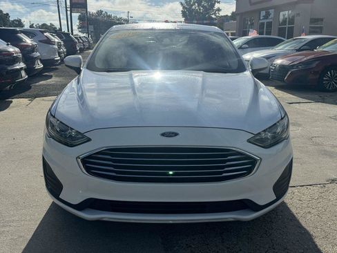 Used 2019 Ford Fusion SE FWD image 2