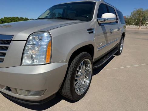 Used 2007 Cadillac Escalade ESV AWD w/ Information Package image 12