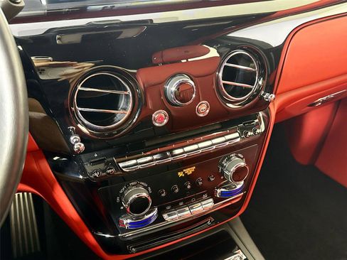 Used 2018 Rolls-Royce Phantom Sedan image 21