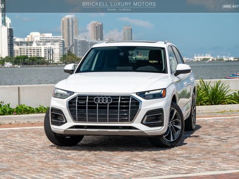 Used 2021 Audi Q5 2.0T Premium w/ Convenience Package image 2