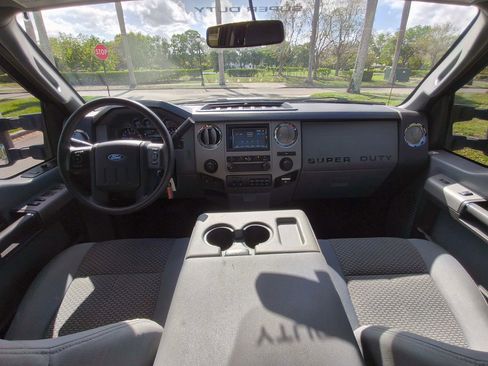 Used 2015 Ford F250 XLT w/ XLT Premium Package image 6