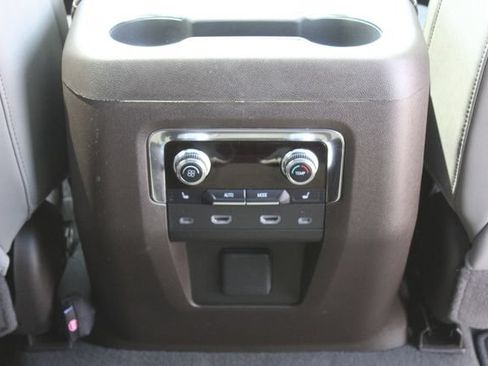 Used 2022 GMC Yukon SLT w/ SLT Premium Package AWD/4WD image 21