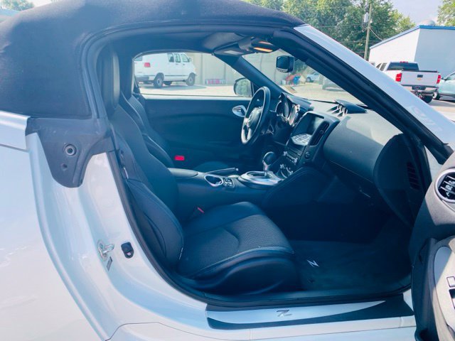 Used 2018 Nissan 370Z Touring Sport RWD image 17