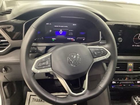 Used 2025 Volkswagen Taos SE image 7