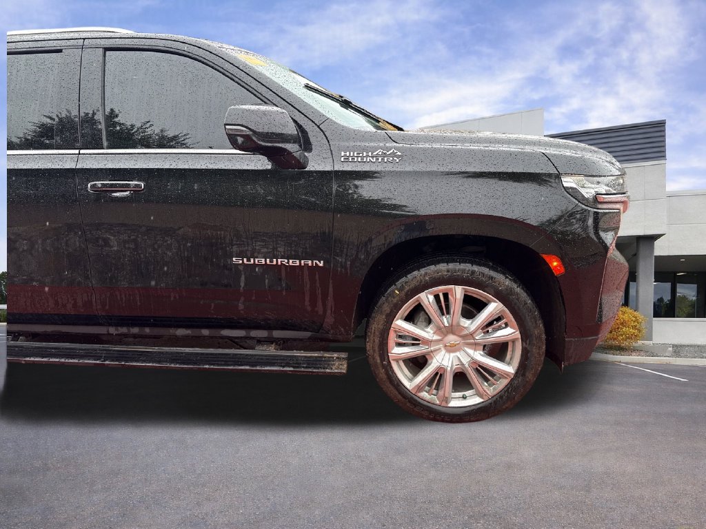 Used 2021 Chevrolet Suburban High Country w/ Premium Package 2 AWD/4WD image 32