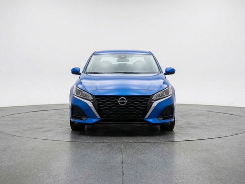 Used 2025 Nissan Altima 2.5 SV image 2