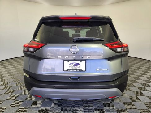 Used 2023 Nissan Rogue SV image 4