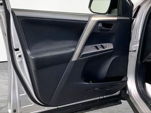 Used 2015 Toyota RAV4 LE image 22