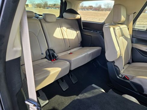 Used 2024 Ford Expedition Limited image 12