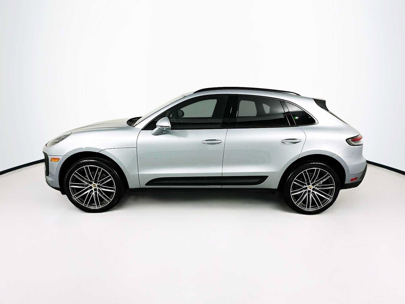 Certified 2026 Porsche Macan AWD/4WD image 2