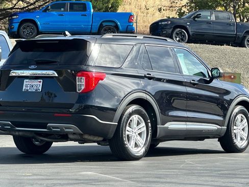 Used 2022 Ford Explorer XLT w/ Equipment Group 202A RWD image 4