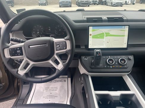 Used 2025 Land Rover Defender 110 X-Dynamic SE image 14