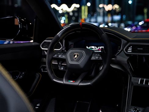 Used 2023 Lamborghini Urus Performante AWD/4WD image 30