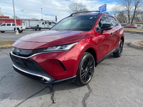 Used 2023 Toyota Venza Nightshade image 3