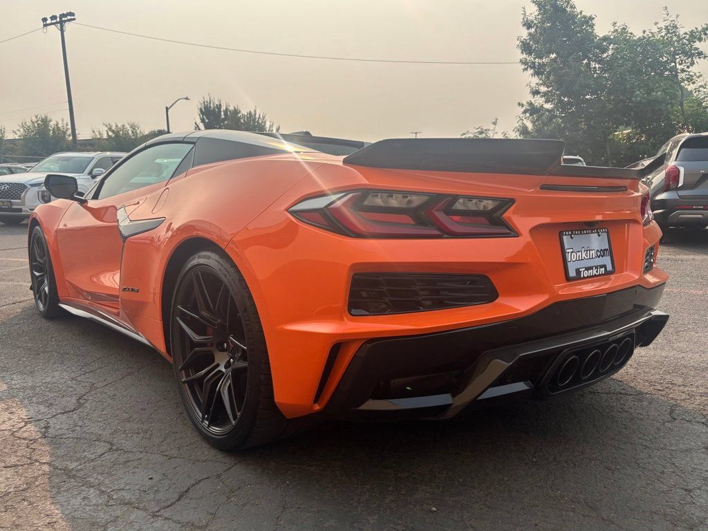 Used 2023 Chevrolet Corvette Z06 w/ Stealth Interior Trim Package RWD image 9
