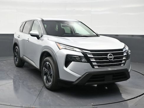 Used 2024 Nissan Rogue SV image 7