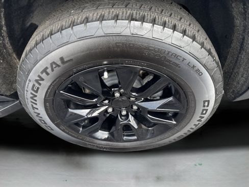 Used 2024 Chevrolet Tahoe LS AWD/4WD image 11