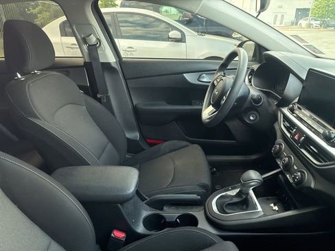 Used 2023 Kia Forte LXS w/ LXS Technology Package image 3