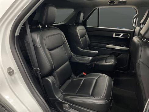 Used 2023 Ford Explorer XLT image 31