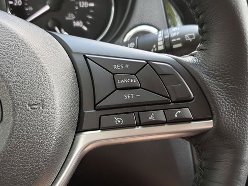 Used 2018 Nissan Rogue SV AWD/4WD image 21