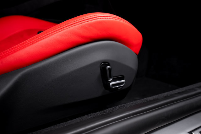 Certified 2025 Ferrari Roma Spider RWD image 56