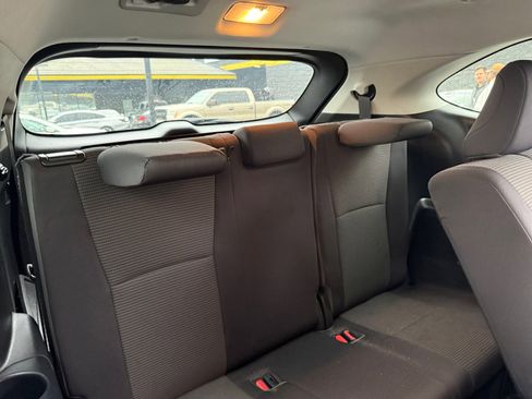 Used 2020 Toyota Highlander L image 18