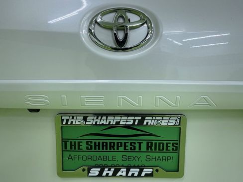 Used 2020 Toyota Sienna XLE image 12