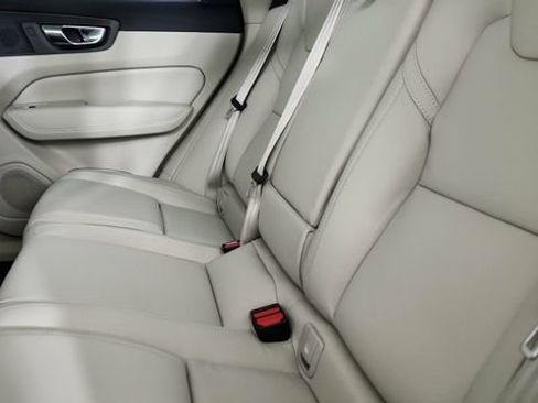 Used 2027 Volvo XC60 B5 Ultra AWD/4WD image 29