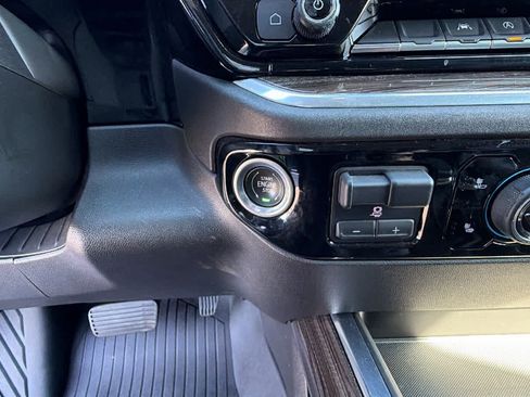 Used 2022 Chevrolet Silverado 1500 RST AWD/4WD image 17