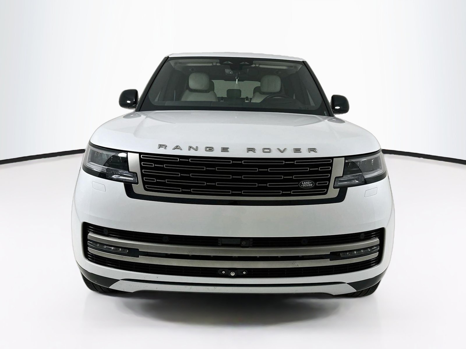 Used 2025 Land Rover Range Rover SE AWD/4WD image 2