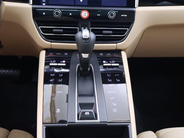 Used 2024 Porsche Macan AWD/4WD image 39
