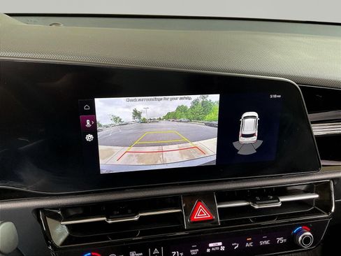 Used 2023 Kia Niro EX FWD image 14