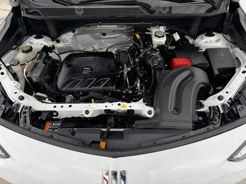 Used 2024 Buick Encore GX Sport Touring image 31