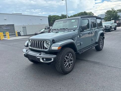 Used 2024 Jeep Wrangler Unlimited Sahara w/ Technology Group AWD/4WD image 19