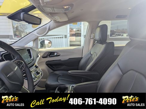 Used 2023 Chrysler Pacifica Touring-L image 25