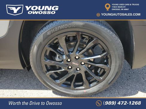 Used 2023 GMC Terrain SLE w/ Driver Convenience Package FWD image 30