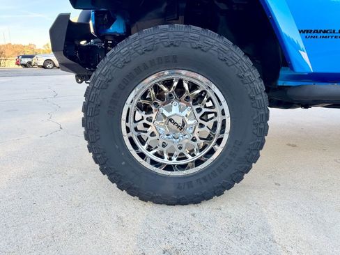 Used 2015 Jeep Wrangler Unlimited Rubicon w/ Connectivity Group image 10