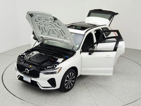 Certified 2025 Volvo XC60 B5 Plus image 33