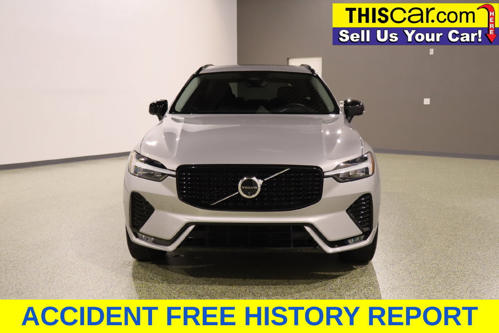 Used 2025 Volvo XC60 B5 Plus AWD/4WD image 2