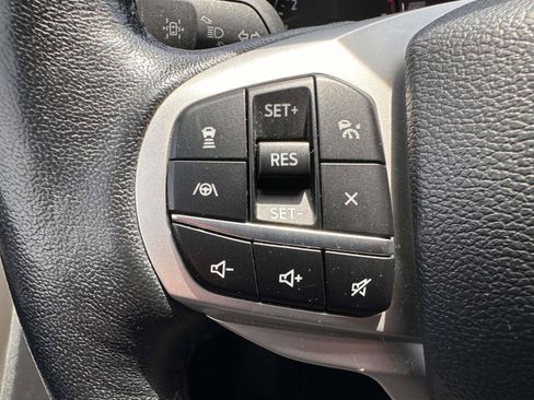 Used 2023 Ford Explorer XLT w/ Equipment Group 202A AWD/4WD image 17