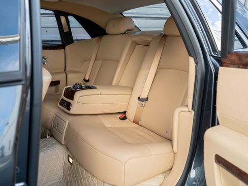 Used 2014 Rolls-Royce Ghost RWD image 26