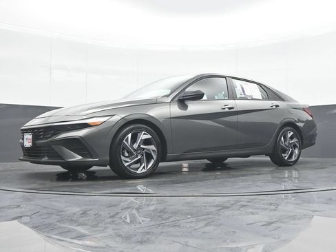 Used 2025 Hyundai Elantra Sport FWD image 26