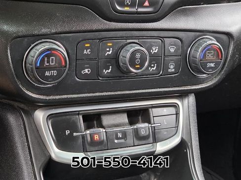 Used 2022 GMC Terrain SLT image 23
