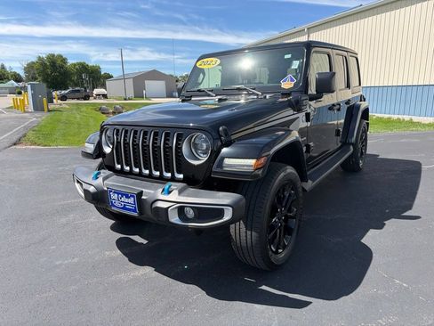 Used 2023 Jeep Wrangler Unlimited Sahara AWD/4WD image 8