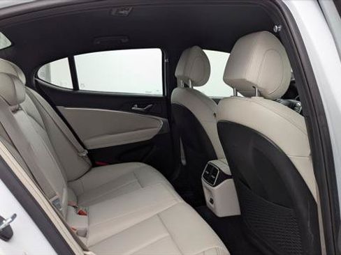 Used 2025 Genesis G70 2.5T RWD image 14