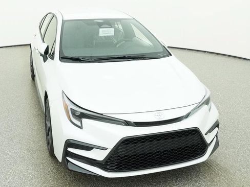 Used 2026 Toyota Corolla SE w/ SE Premium Package FWD image 8
