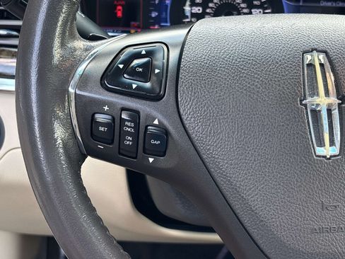Used 2013 Lincoln MKS FWD image 18