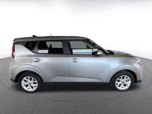 Used 2025 Kia Soul LX w/ LX Technology Package image 16