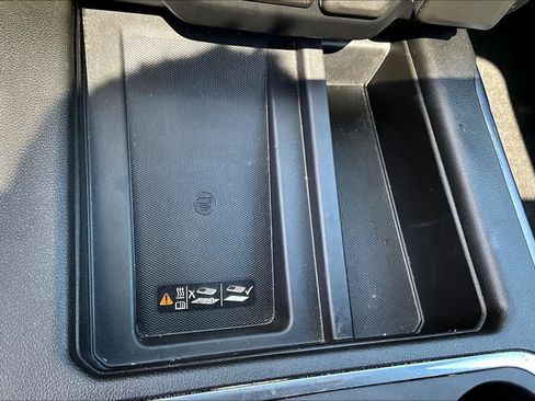 Used 2022 GMC Sierra 1500 SLT w/ SLT Premium Plus Package AWD/4WD image 18
